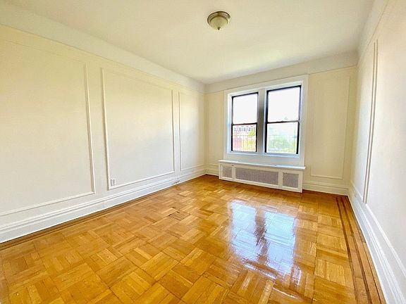 2nd image of 25 Eastern Pkwy APT 4D