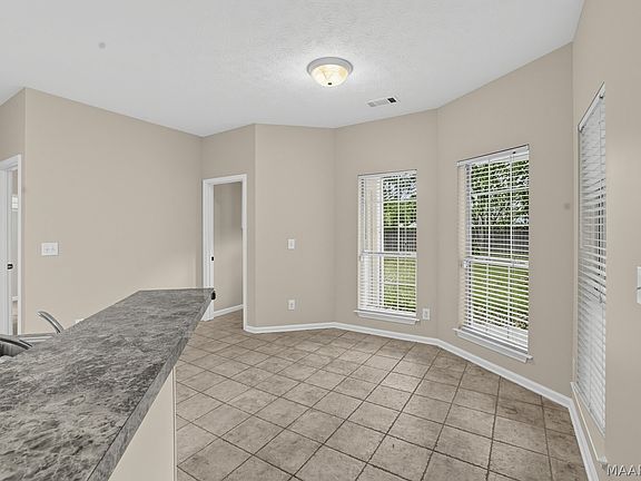 3rd image of 385 Williams Rd