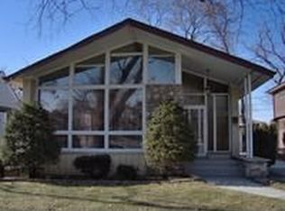 9524 W Shore Dr, Oak Lawn, IL 60453