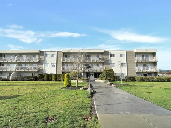 7840 Lochside Dr #2530, Central Saanich, BC V8M 2B9