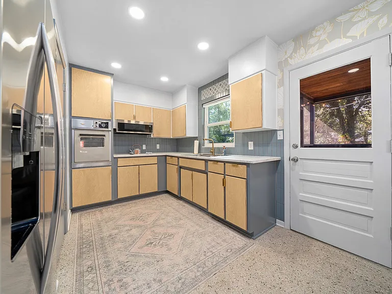 316 SE 33rd Ave — Photo 5