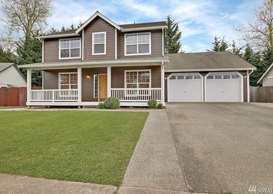 Welcome home to this picture perfect home conveniently located in downtown Sumner!