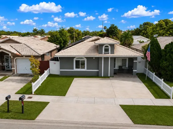 9733 NW 126th Ter, Hialeah Gardens, FL 33018