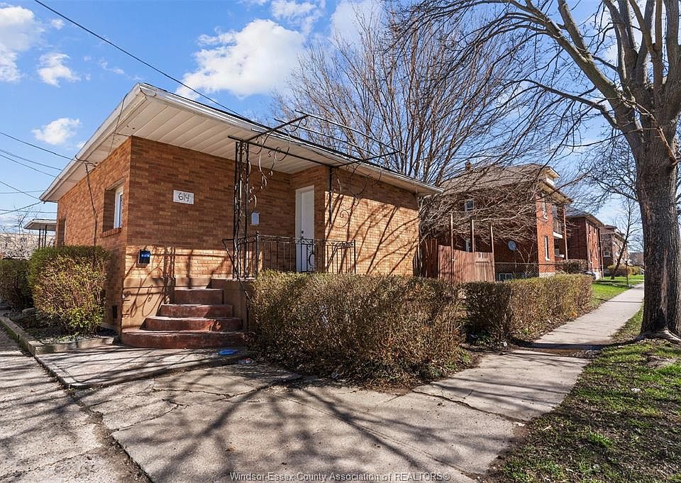 1st image of 614 Elliott St E