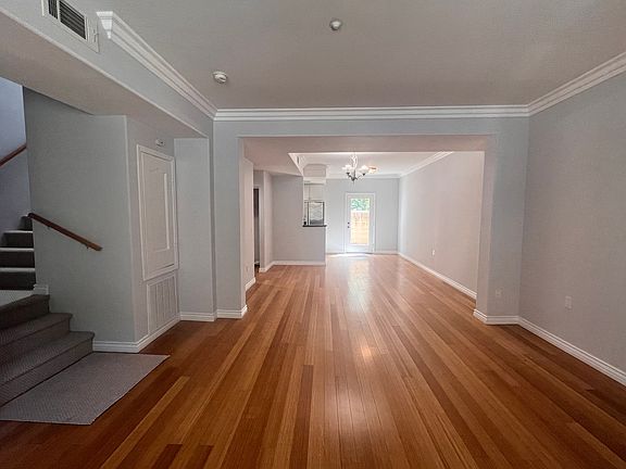 2nd image of 652 S Lake Ave Unit 6