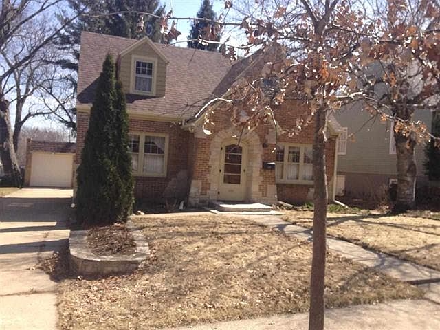 1st image of 305 Oak Knolls Ave