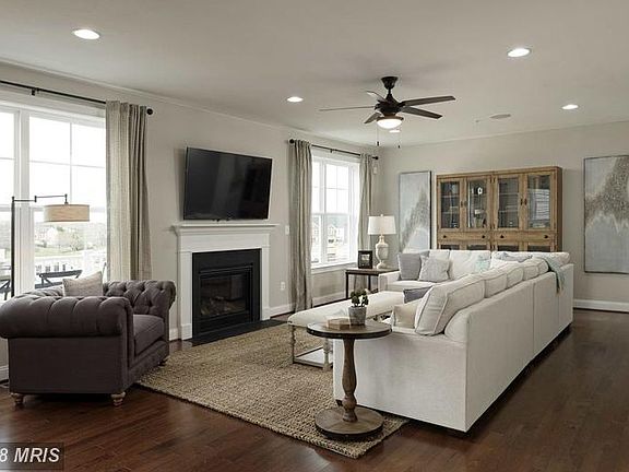 4th image of 1009 Cortana Ct