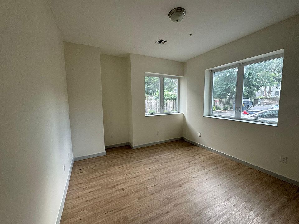 1st image of 197 Lincoln Ave #3