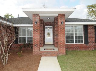 1566 Twin Pines Cir, Cantonment, FL 32533