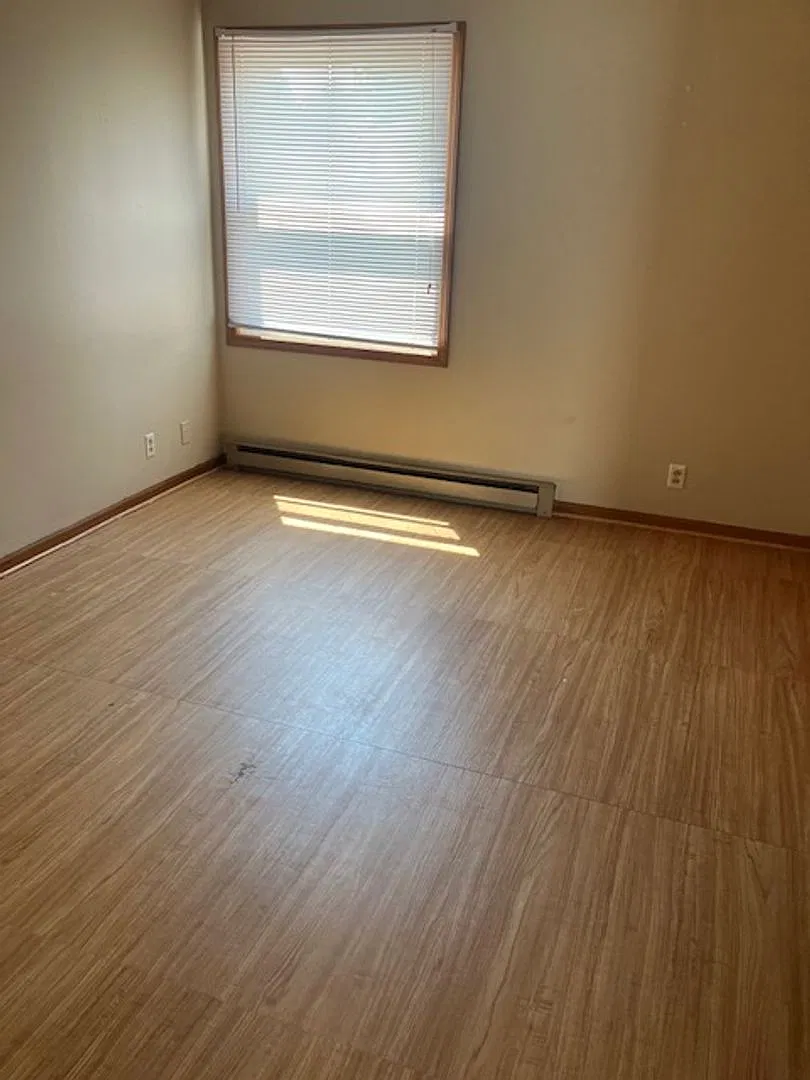 114 W Washington — Photo 1