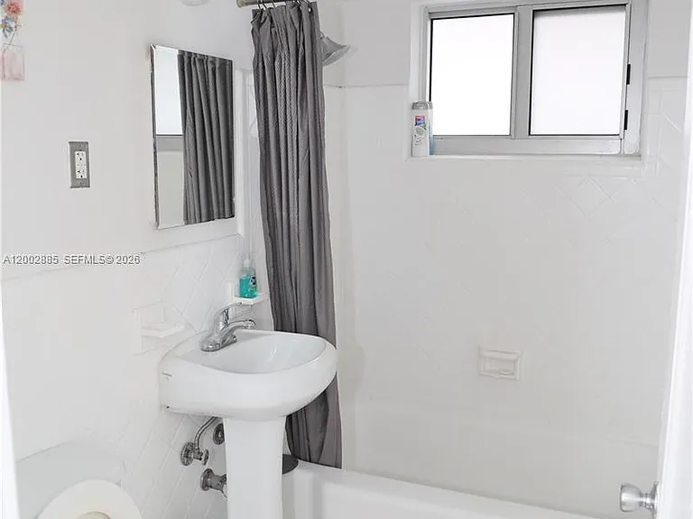 215 Antilla Ave #3 — Photo 4