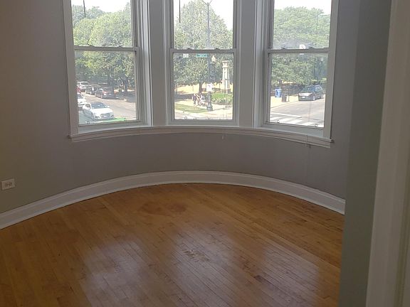 2nd image of 4363 N Lincoln Ave #1
