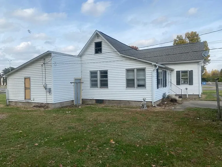 1711 W Main St — Photo 1