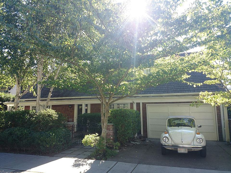 2nd image of 3329 W Laurelhurst Dr NE