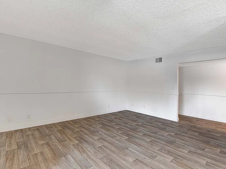 Sundance Village Apts — Photo 60