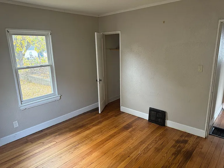 613 Morton Ave — Photo 6