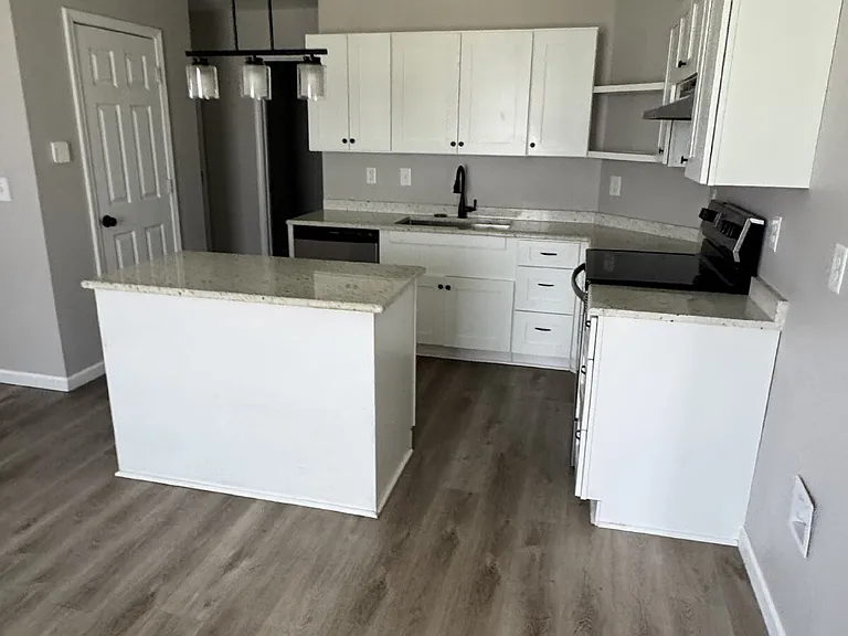 85 Smith Glen Dr — Photo 2
