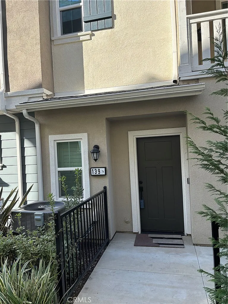 3 bed, 1940 sqft, $4,000 — Photo 1