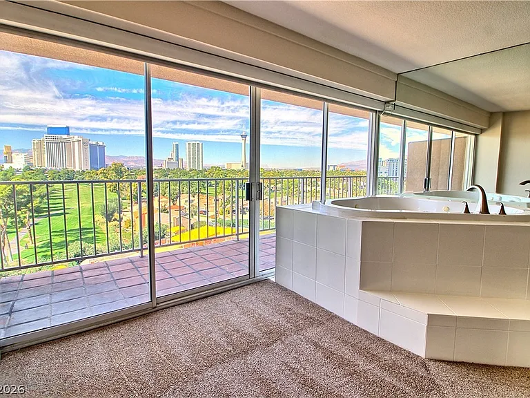 3111 Bel Air Dr #8E — Photo 32