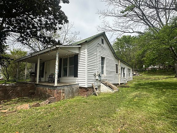 3rd image of 605 W Durant Ave