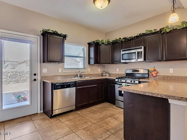 12921 Hueco Cave Dr — Photo 11