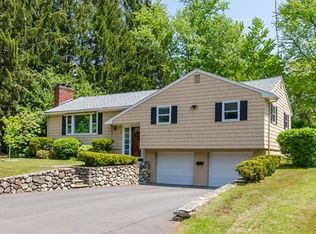 5 Lantern Ln, Chelmsford, MA 01824