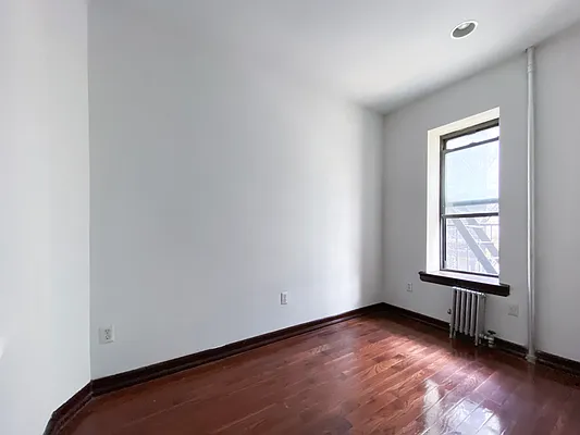 Rented by Kahen Properties | media 29