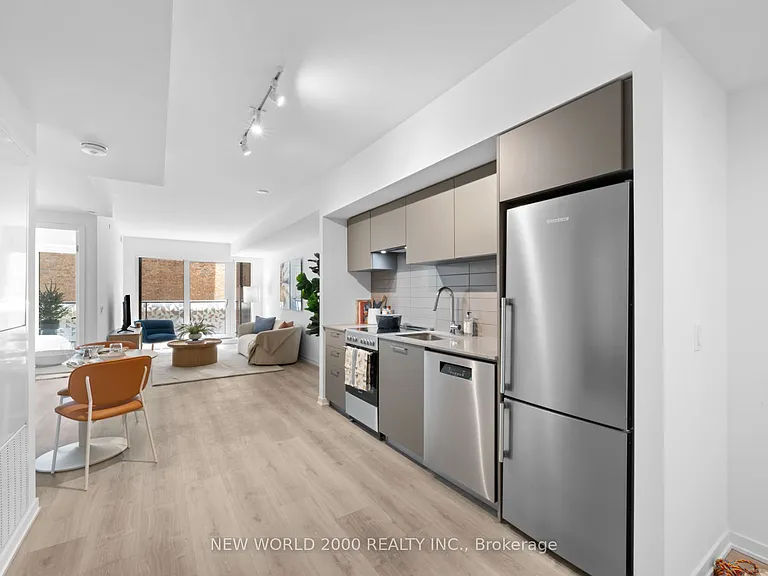 101 Roehampton Ave #411 — Photo 1