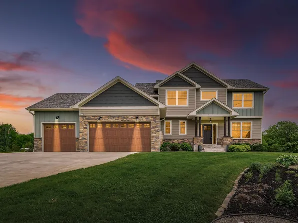 214 Cedar Lake Ct, New Prague, MN 56071