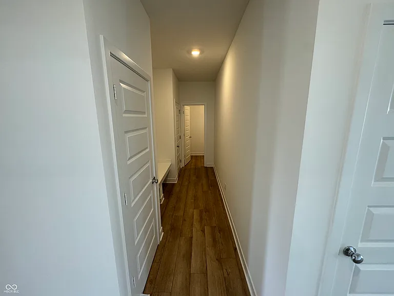 1124 Tansley Ln — Photo 9