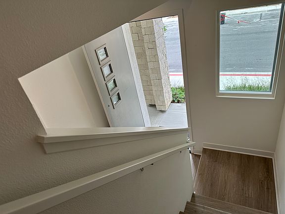 3rd image of 1218 S Urbana St