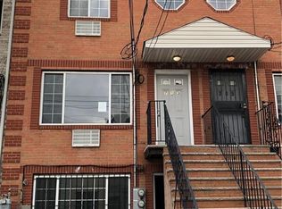 713 E 215th St #2, Bronx, NY 10467