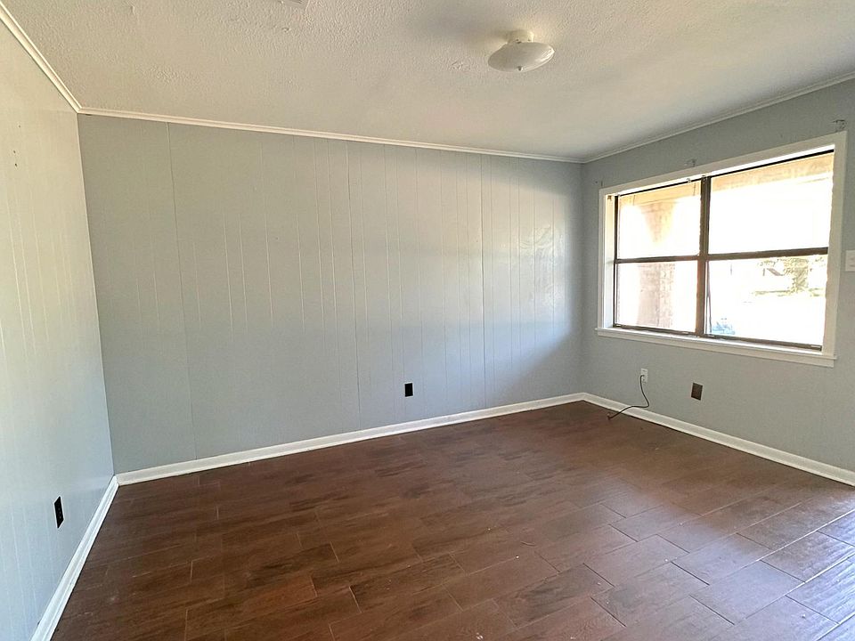 2nd image of 606 9th St