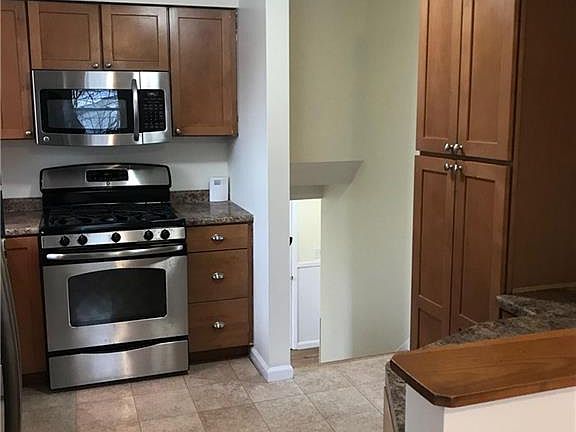 4th image of 405 Blueberry Ln