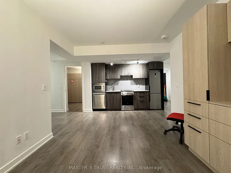 501 Yonge St #2105 — Photo 5