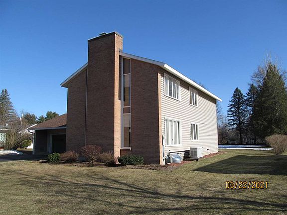 3rd image of 4 Hillcrest Dr