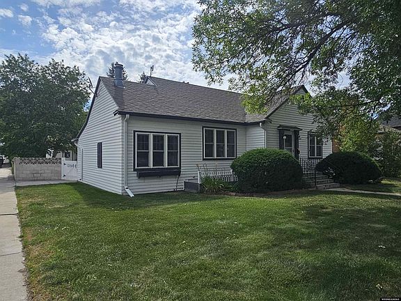 2nd image of 2541 Main St