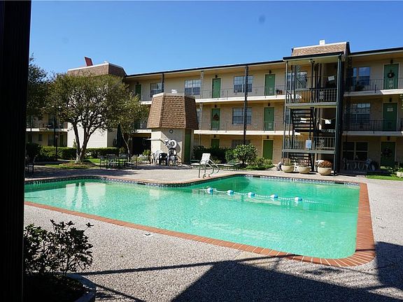 2nd image of 2700 Whitney Pl APT 737