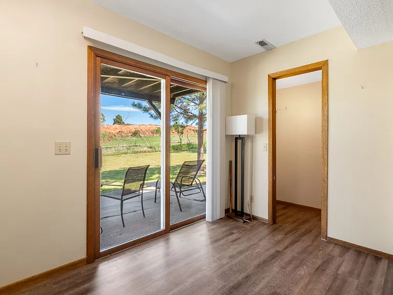 3704 Meadowbrook Dr — Photo 18
