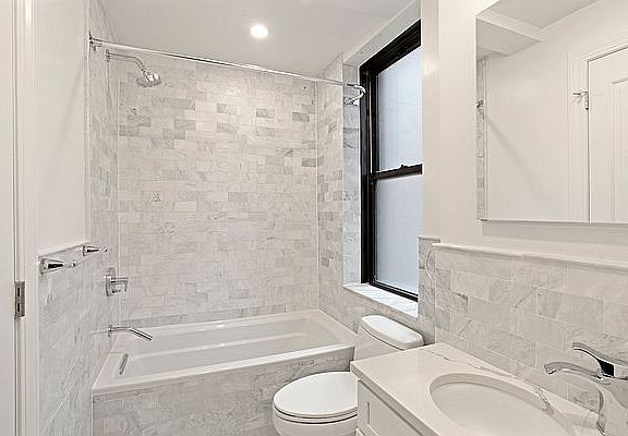 5th image of 160 E 48th St APT 5s
