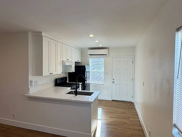 4318 N. Lakewood Blvd — Photo 22