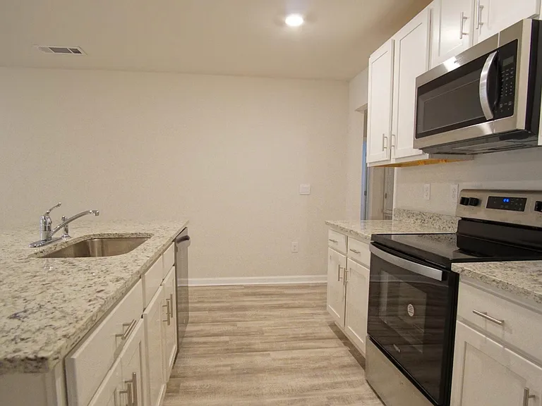 5120 Gaineswood Dr — Photo 8