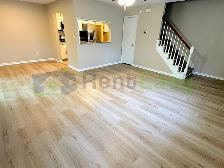 401 Henley Ct #C — Photo 4