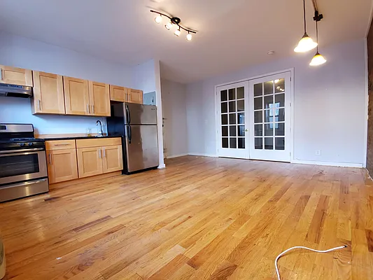 Rented by Rentall Group Inc | media 10