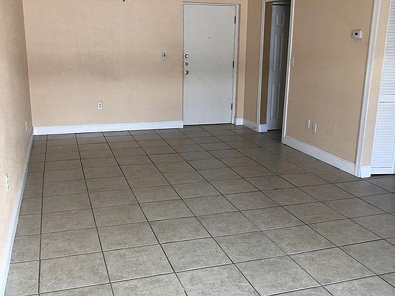 4th image of 633 S Royal Poinciana Blvd