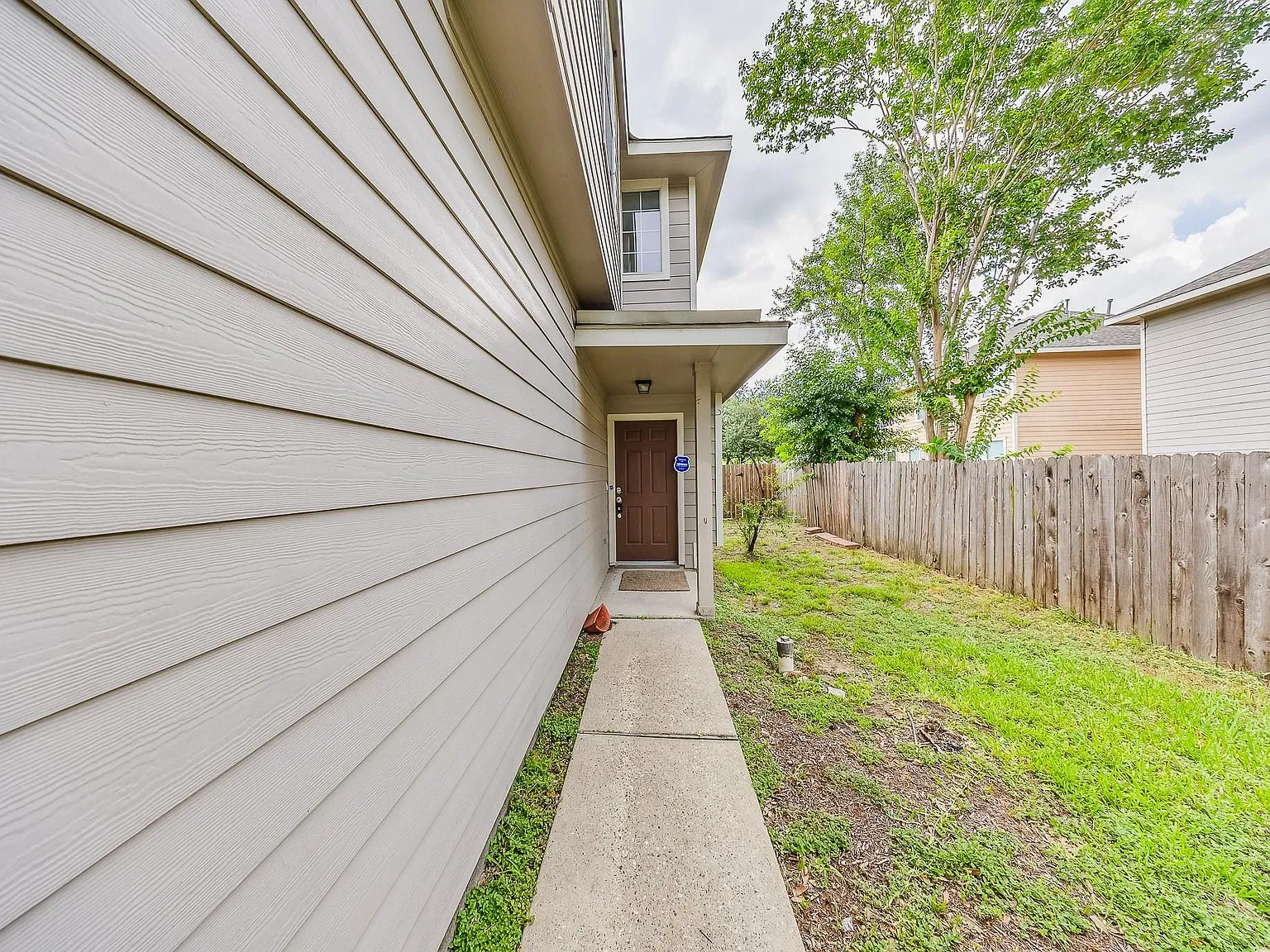 3 bed, 2.5 bath, 1683 sqft, $1,800 — Photo 2