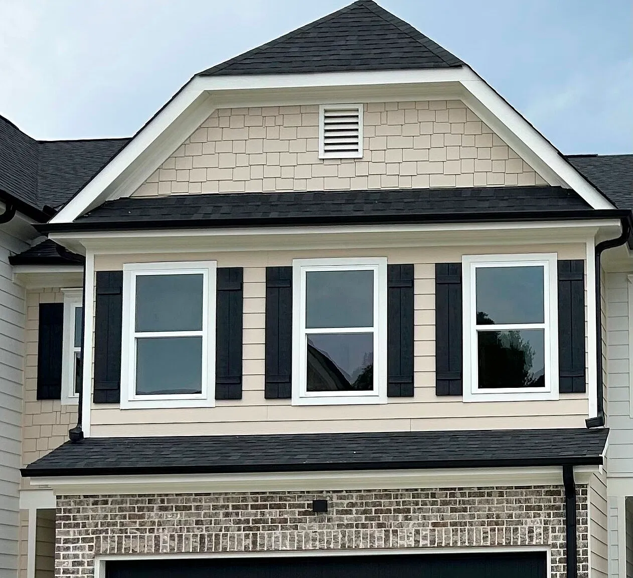 3 bed, 2.5 bath, 1660 sqft, $2,200 — Photo 2