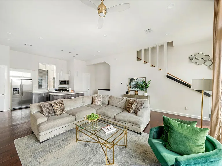 2315 Eagle St — Photo 4