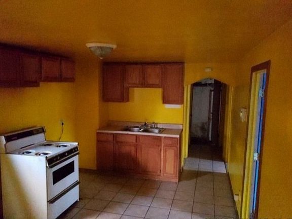 5th image of 454 Greenbay Ave