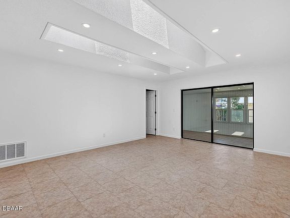 5th image of 7 Lakeview Cir